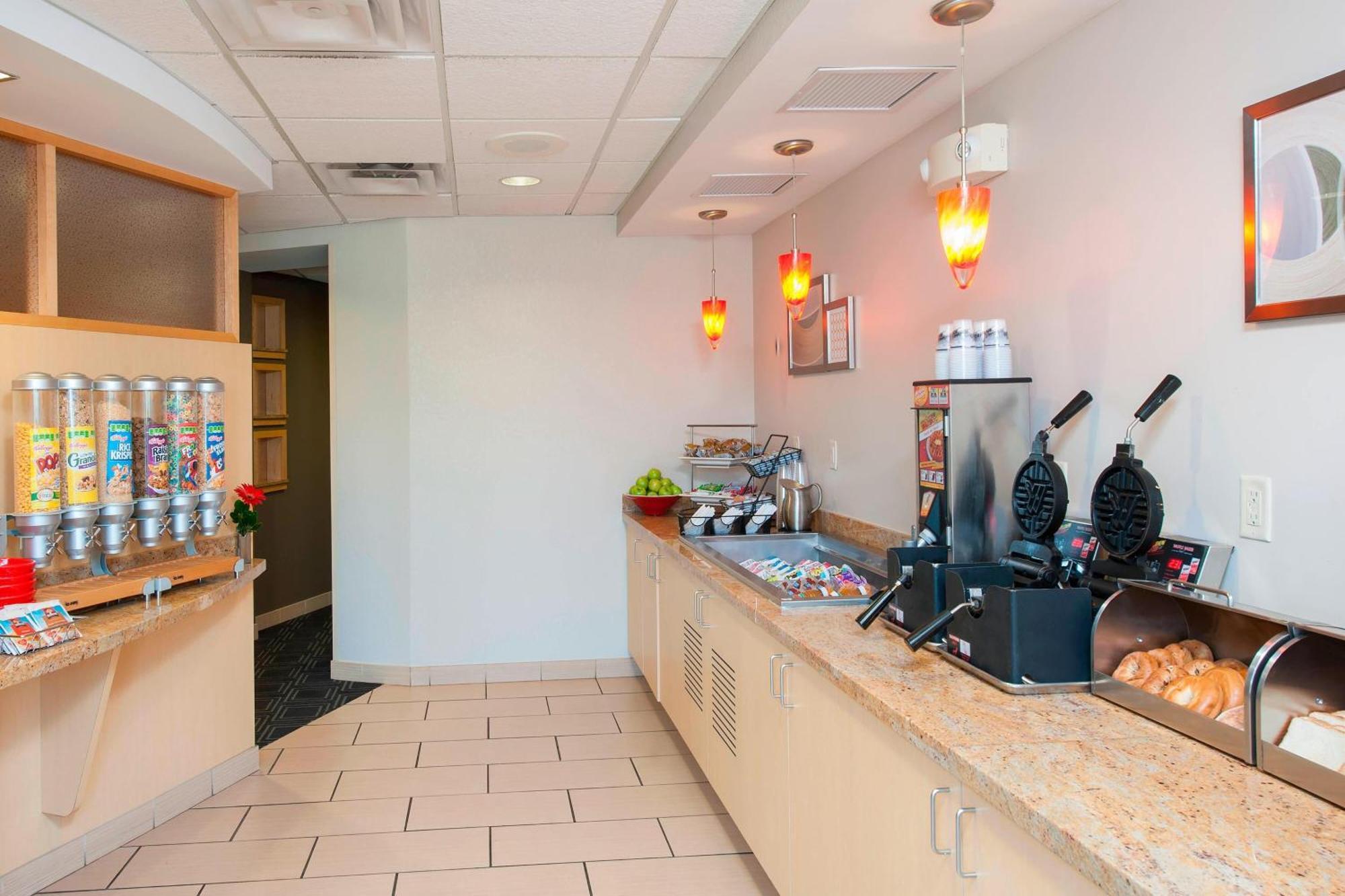 Towneplace Suites Des Moines Urbandale Johnston Ngoại thất bức ảnh